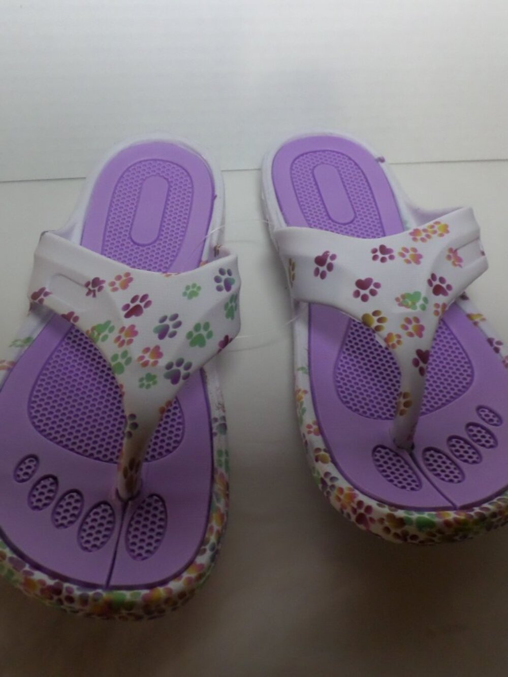 Greater Good Walking Paws Flip Flop – New -Size 8